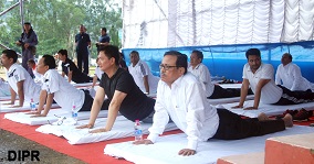 The Governor of Arunachal Pradesh Shri JP Rajkhowa took part in the Yoga session conducted at Indira Gandhi Park, Itanagar on 21st June 2016.